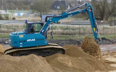 ATLAS excavator “floats” over the moor